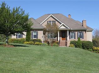 100 Bradford Farm Rd, Mills River, NC 28759