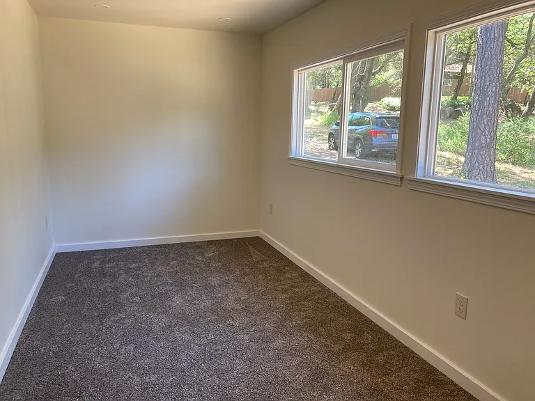 15199 Oak Ave — Photo 5