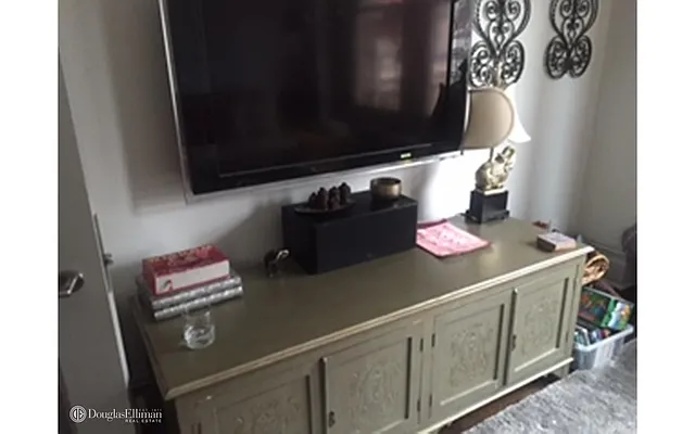 Rented by Douglas Elliman | media 16