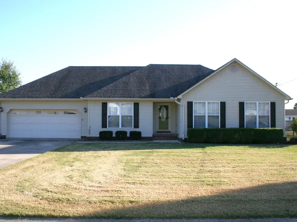 1120 Sir Lionel St, Dyersburg, TN 38024