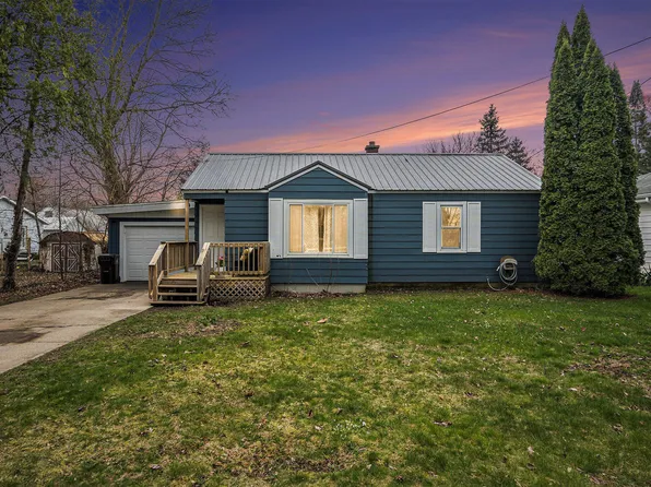 216 W Woodrow St, Fremont, MI 49412