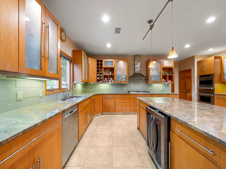 325 Cooper Pl — Photo 11