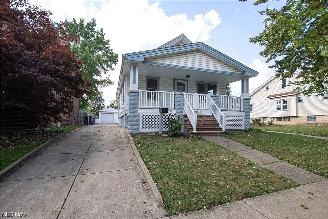 3742 W 138th St photo 1