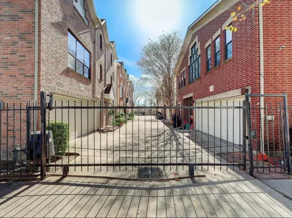 5661 Larkin St, Houston, TX 77007