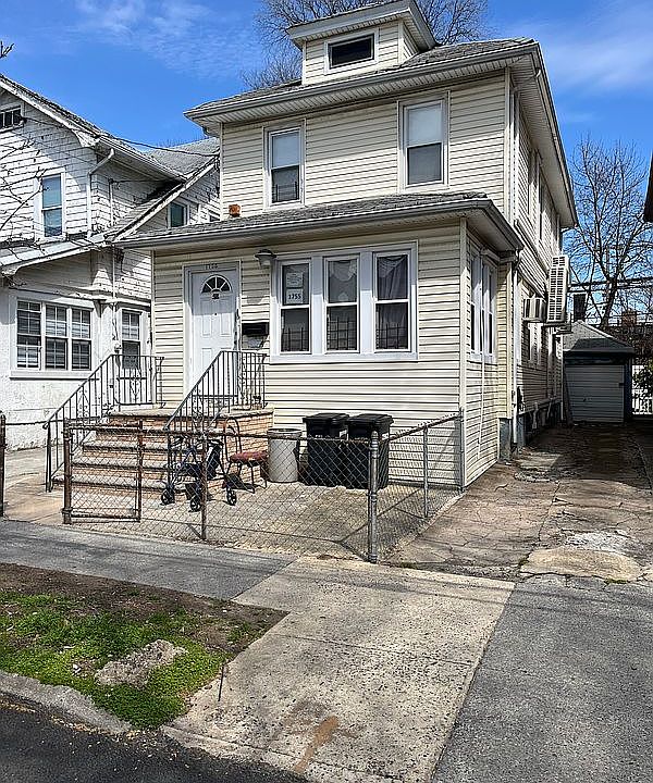 1st image of 1755 E 15th St