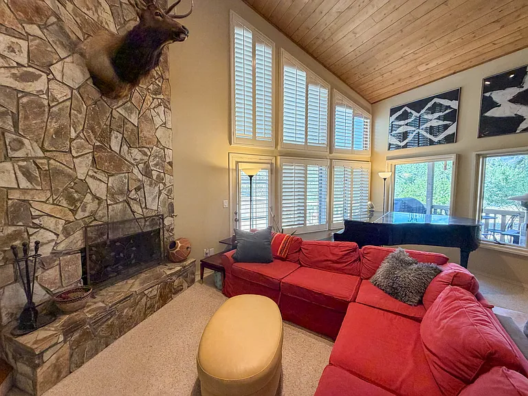 1617 N Mariposa Rd — Photo 5