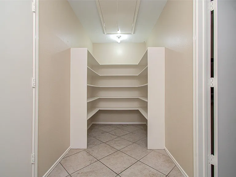 16835 Carbridge Dr — Photo 35