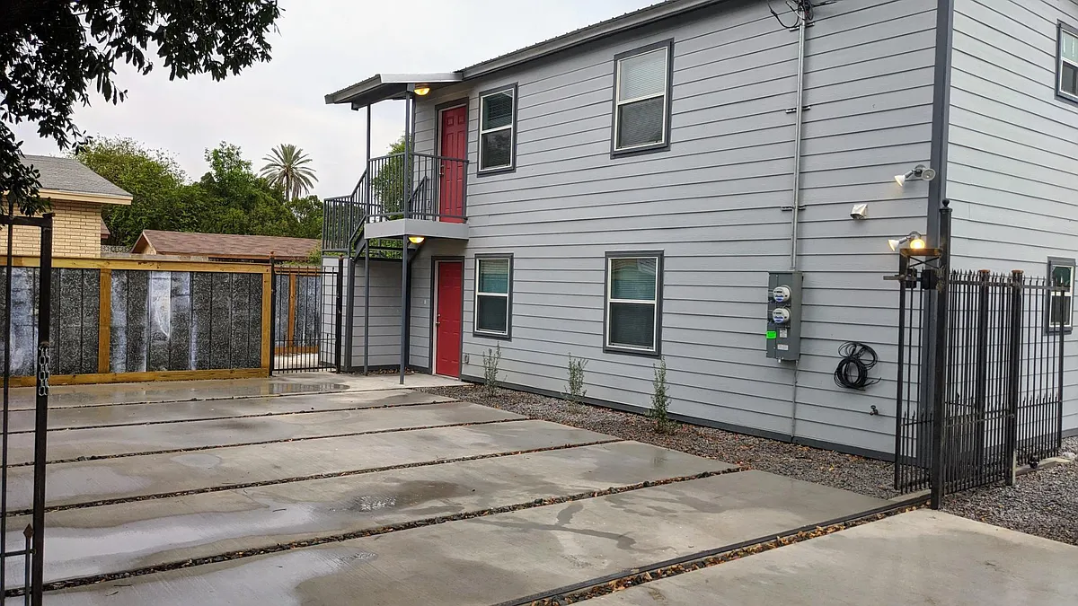 Building Photo - 917 Hendricks Ave