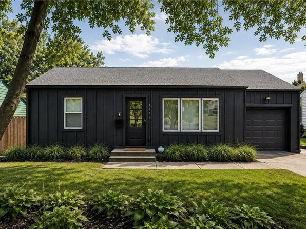 8645 Sleepy Hollow Rd, Kansas City, MO 64131