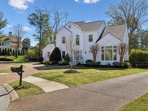 2nd image of 209 Eagles Glen Ct
