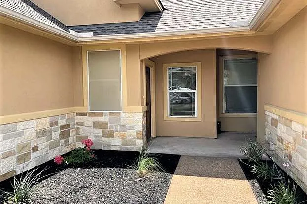 3806 Blackhawk Ln — Photo 2