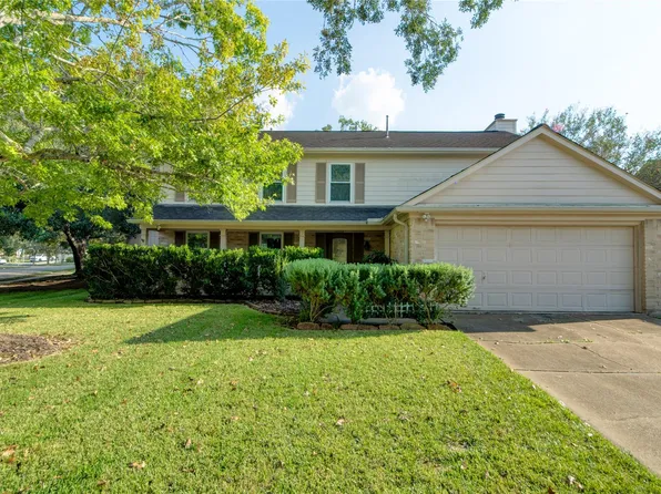 3822 Green Fields Dr, Sugar Land, TX 77479