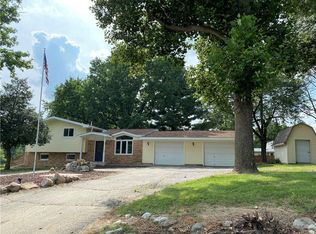 23 Fairway Ln, Mattoon, IL 61938