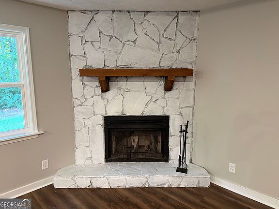 5th image of 613 Blue Flag Ln