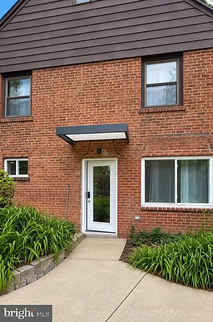 2 bed, 1.0 bath, 4026 sqft, $3,250 — Photo 1