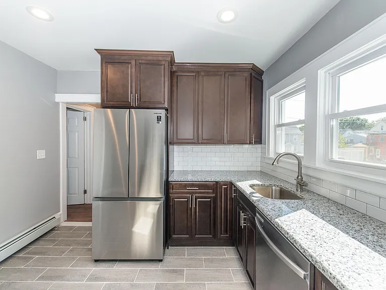 114 Sheridan Ave — Photo 13
