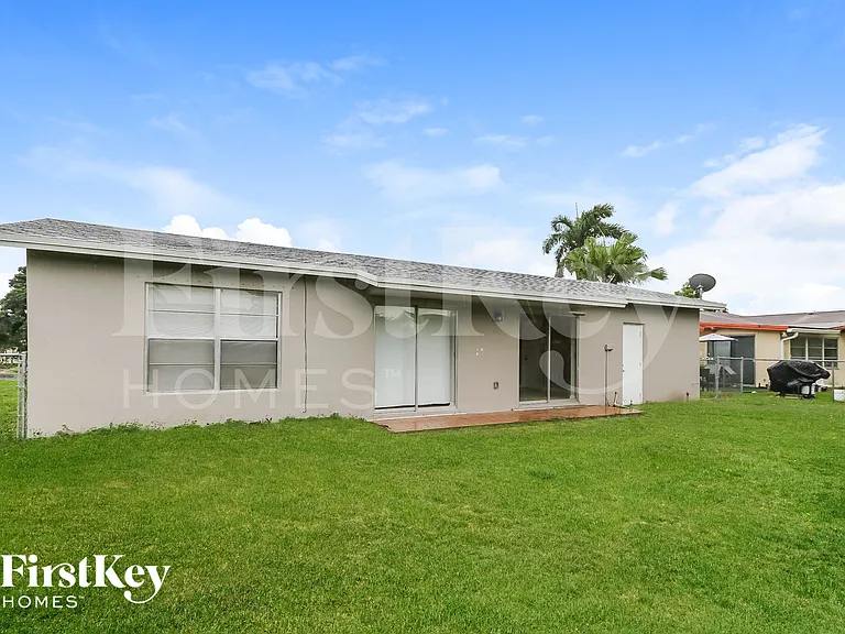9749 Sandalfoot Blvd — Photo 15