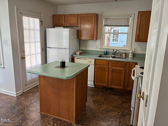 4th image of 1811 Kelly Glen Dr