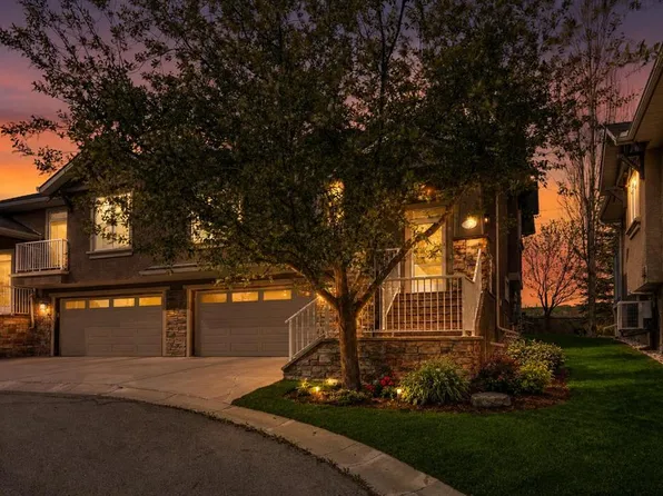 6 Discovery Woods Vlg SW, Calgary, AB T3H 5A6