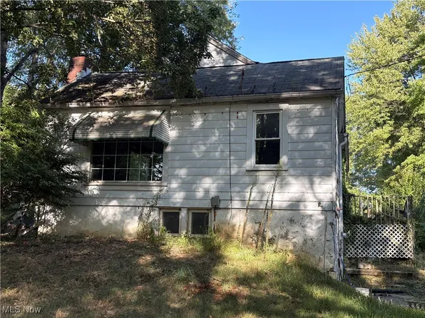 3924 Homestead Rd, Ravenna, OH 44266