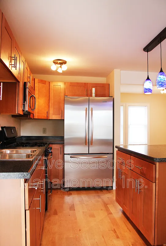 2 bed, 1.0 bath, 700 sqft, $2,100 — Photo 2
