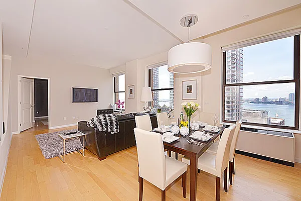 Sold by New York Residence | media 17