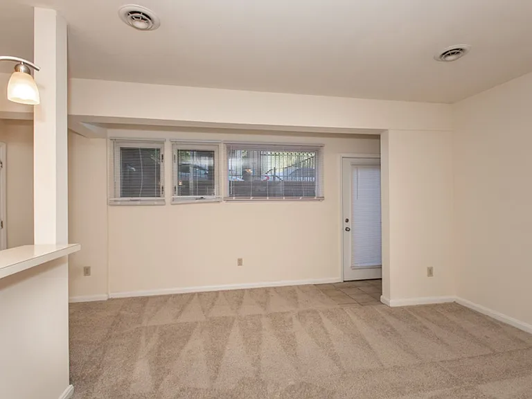 Walk to UC & UC Medical | 1BR/2BR Apartments — Photo 43