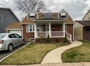 82 Lexington Ave, Rochelle Park, NJ 07662