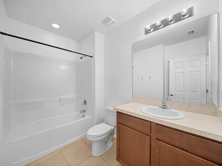 10464 Canal Brook Ln — Photo 14
