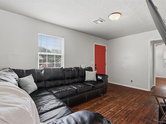 4th image of 702 Tollie Dr