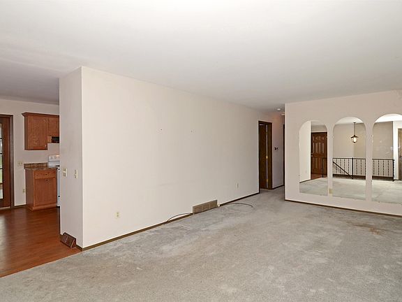 3rd image of 1809 East St