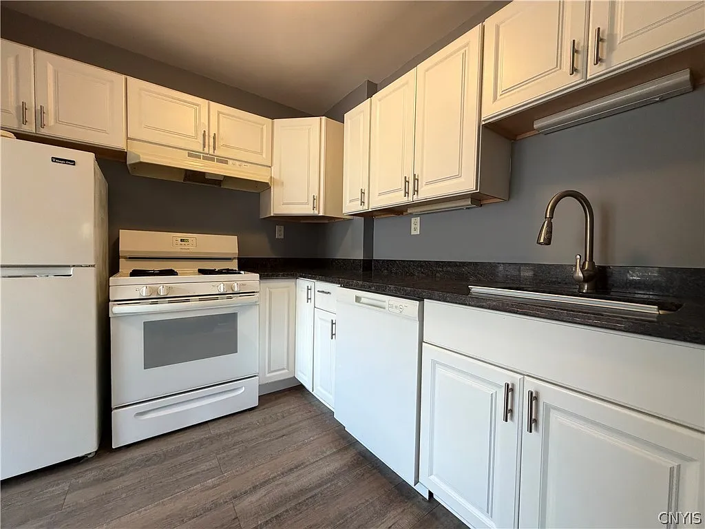 2 bed, 1.0 bath, 5616 sqft, $1,550 — Photo 3