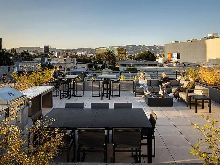 Reeves Place LA — Photo 5