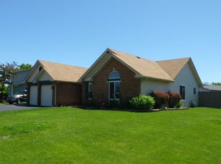 3205 Fox Hill Rd, Aurora, IL 60504