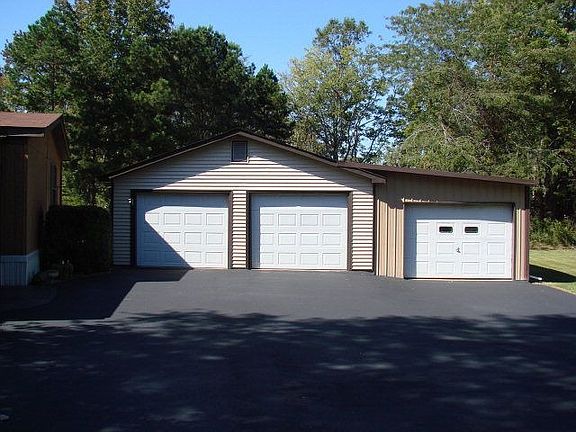 3rd image of 122 Crattie Dr