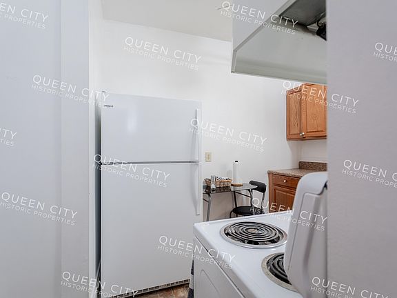 3rd image of 901 W Beverley St #11338749
