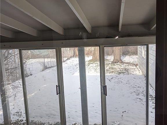 5th image of 139 Hinman Ave