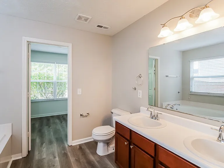 10812 Middlebrook Ln — Photo 14