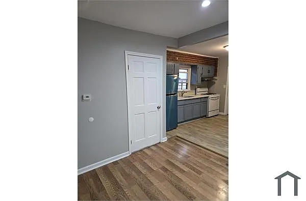 Building Photo - 322 Hillside Ave #2