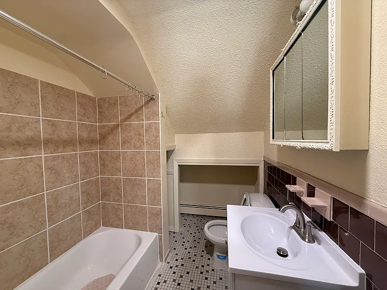 40 Webb St #3 — Photo 6