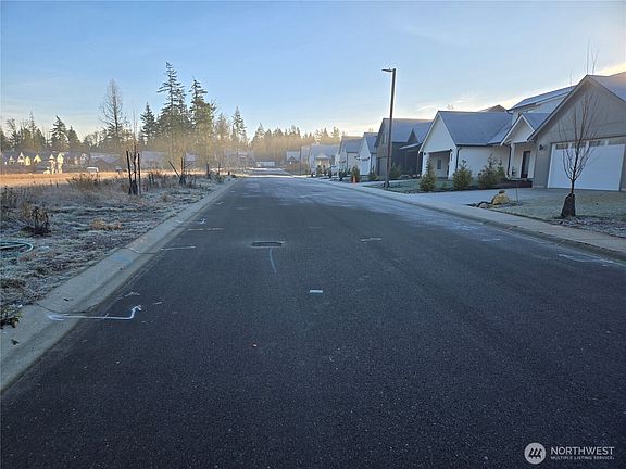 2nd image of 2833 Oleander dr