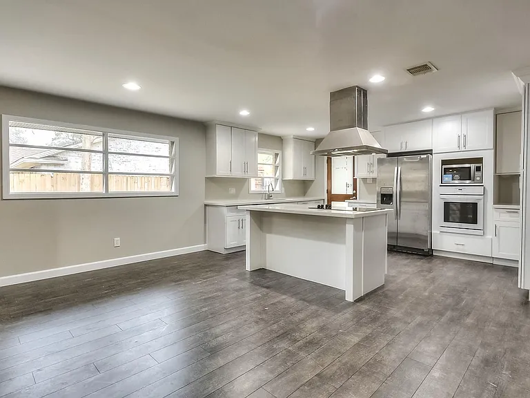 9006 Dunlap St — Photo 10