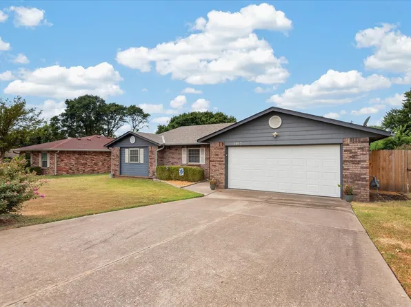 1013 King Dr, Bartlesville, OK 74006