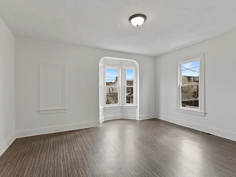 1020 N George St — Photo 18