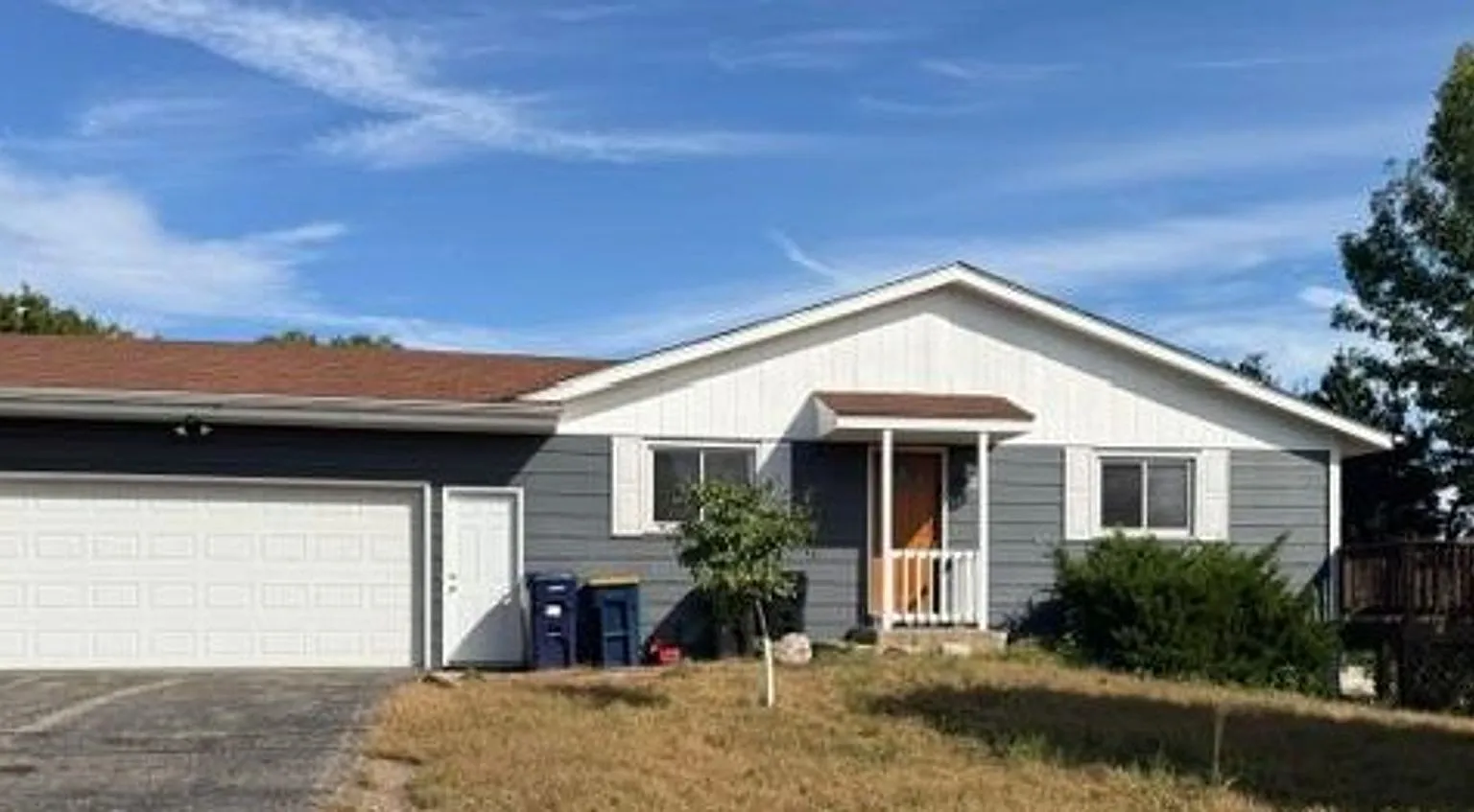 4 bedroom 2 bath house — Photo 1