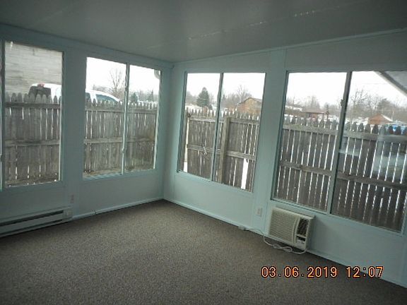 4th image of 1611 W Yale Ave
