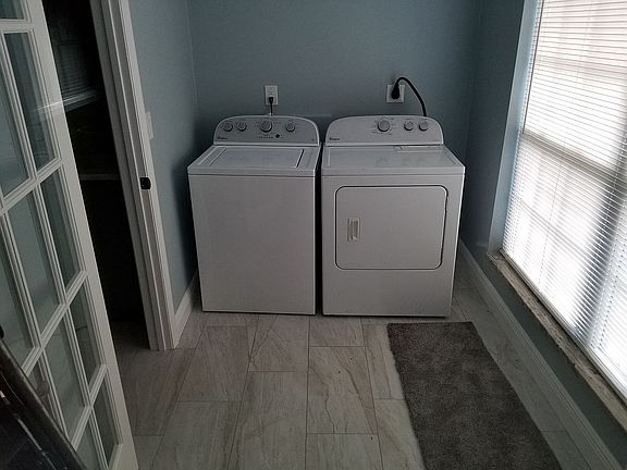 Laundry Rm w/hook-ups