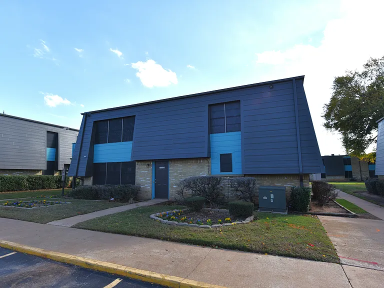 Raintree Meadows Apartments — Photo 20