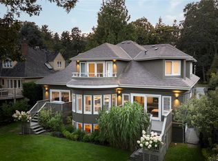 683 Mountjoy Ave, Oak Bay, BC V8S 4K8