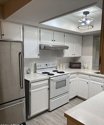 3rd image of 3901 W Voltaire Ave